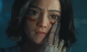 上海地铁海报现“六指美女”，被质疑用AI生成，广告方回应：如果确认存在问题，会第一时间修改替换