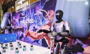 机器人抢登马年春晚，首家官宣合作公司魔法原子谈行业痛点：高训练成本难转嫁于终端客户
