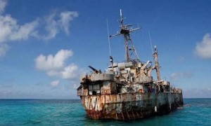 断粮100多天，菲船只强闯仁爱礁送补给，中方海警防得密不透风