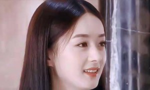 38岁赵丽颖近况曝光！直播遭批太拧巴，连面相都变了，风光不再