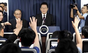 剑指日本导弹部署？李在明还没踏上访华飞机，解放军突然划下落弹区，军演位置很特殊