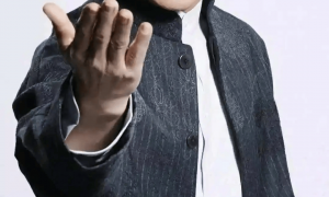 成龙透露错过《霸王别姬》原因：老板立下接戏规矩，不能有亲嘴、不能有女朋友、不能死