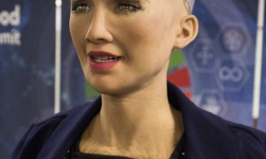 原创 
            春晚的“蔡明”，触发了我的恐怖谷效应，你害怕了吗？