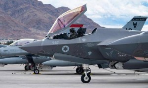 美军“福特”号航母被迫停了下来，原因是遭遇了“厕所危机”，紧急脱离战场！