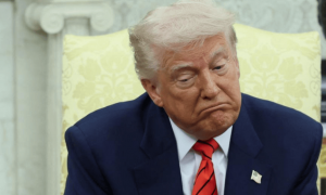 24小时内，中美两度爆发争端，解放军强硬反制美舰，我战区部队严阵以待