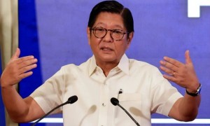 收到高市早苗的求救信号，马科斯派飞机闯黄岩岛，中方半点机会都没给，解放军警告驱离