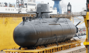 台岛自制潜艇“海鲲”号首次潜航，价高低能，岛内直呼“钱水艇”