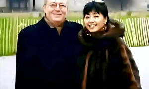 70岁殷秀梅近况曝光！与法国老公恩爱28年，如今与小鲜肉手挽手引热议