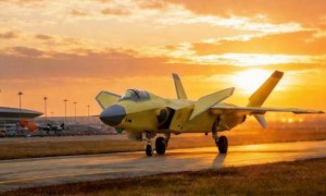 无人机铺天盖地，歼20塞满屏幕，解放军亮剑出鞘，印军最好能懂