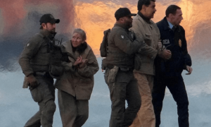 三角洲部队在抓捕马杜罗时，可能使用了神秘武器，令对手无法反抗