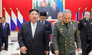 朝方刻意隐瞒身份，一批神秘人陆续抵俄，手握俄军战场生命线？