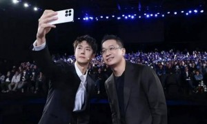 原创 
            雷军转发“诅咒”帖！卢伟冰离职？小米为啥热搜不断？