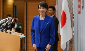 高市当街落泪，中国接下“战书”，日本通知渔民：最近别去钓鱼岛