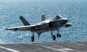 F-35C空战首杀诞生，美军看似赢下一局，林肯号航母却陷入危机？