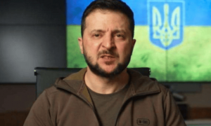 第一次打击俄军目标！北约国家激活条约，关键时刻中方及时行动，1架包机起航