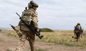 经过一千天激烈战斗，俄军终于发现乌军真正弱点：一夜之间成功切断顿巴斯铁路