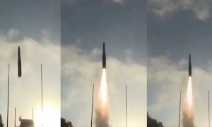 解放军新年开训启幕！4艘055万吨大驱同框，歼20实弹发射，剑指美军北上通道