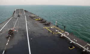 伊朗4万吨“航母”出征！配180米滑跃甲板，搭载高速无人机，专门侦察美军动向