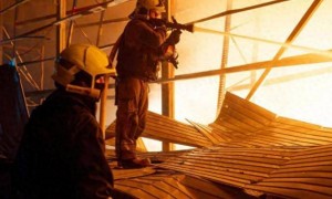 乌克兰宣布俄罗斯战败，士兵尸体横七竖八，满地都是摩托车和汽车