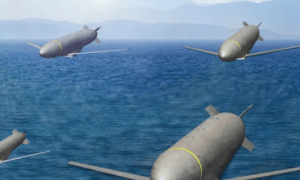 10亿军火在路上，普京访华前夕，美国公开对乌克兰支援升级，泽连斯基这次不上当了！