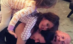 好莱坞硬汉病情恶化，行走困难，丧失语言能力！妻子女儿已与他分居