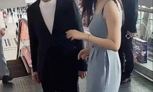 田朴珺参加哥哥婚礼，王石缺席了，却在当天送给妻子最喜欢的礼物