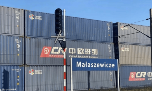 中国开通北极航线，不到24小时，波兰态度大反转，紧急为中欧班列放行