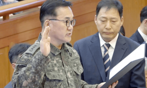 韩军中将自曝曾向尹锡悦下跪，苦劝总统千万不要发动戒严，尹锡悦的不屑与固执酿了大错