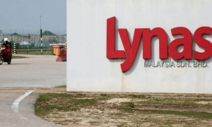 中日稀土博弈升级，高市坐不住了，亮出藏了14年的底牌？