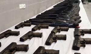 伊朗平叛大捷，截获6万支枪，美国策反遭军队拒绝，伊朗给委内瑞拉上一课