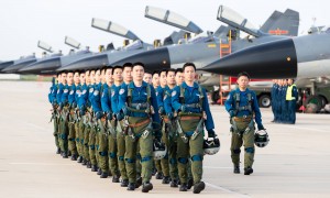 官方一条17秒视频冲上热搜，中国空军早已不是当年的吴下阿蒙！