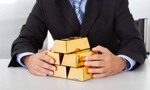 黄金闪崩！该逃命还是抄底？