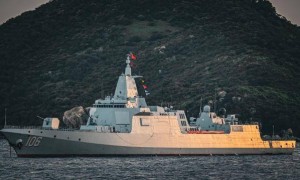 央视曝光：台岛附近海域，延安舰抢占阵位，“单挑”外军舰队