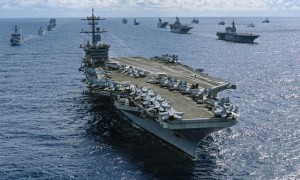 最敏感的时刻，中国一艘船突然逼近林肯号航母，美军在紧张什么？