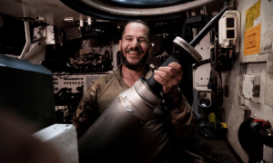 1公里生死线！16000援军死磕俄军铁钳：红军城围城战惊现“绞肉机”模式