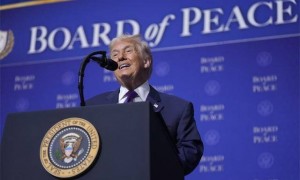 伊朗如何对抗美国空袭？买了2500枚俄制防空导弹，美军敢下场，苏35将升空反击