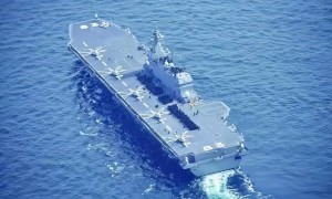 076舰横空出世！电磁弹射全球独一份，无人机蜂群改写海战规则！