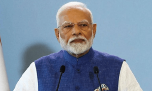 印度光辉战机在迪拜坠毁，飞行员瞬间被火光吞没，4天前刚被拍到漏油！莫迪这下“天塌了”