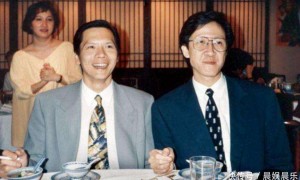 向华强93岁大哥向华炎去世，离世前住院已一年多，最后露面照曝光