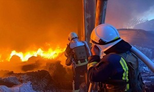 俄军开启大规模复仇！炸烂敖德萨，突袭乌克兰2艘巨轮，乌指挥官称不该让士兵送死