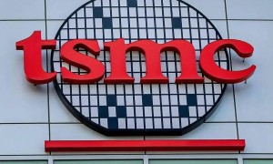 特朗普暂停采访，离场去接中方打来的电话，中方提出一个要求，事关台海！