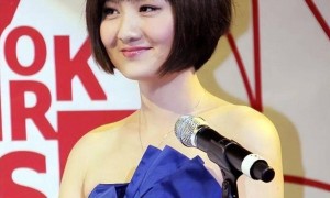 央视主持人蒋小涵：嫁给初恋36岁高龄生子，如今44岁被老公宠成公主