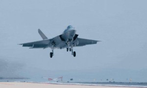 辽宁舰继续北上，日本急调“航母”出港，歼15要和F35正面较量？
