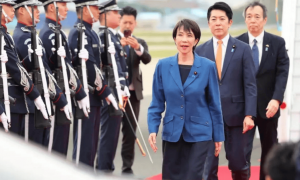 日本内阁正式批了！开始转守为攻，要在一大领域，重点针对中俄