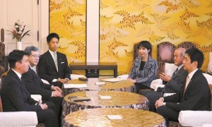 收拾高市早苗，用不着中方动手，日本发现不妙，访华行程按下暂停键