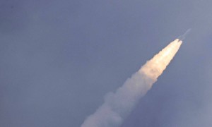 伊朗“霍拉姆沙赫尔-4”导弹穿透铁穹，以色列总理办公室遭毁灭性打击