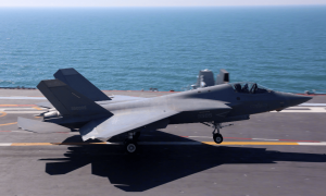 歼-35从福建舰上弹射起飞，解放军向全世界宣告，中国航母顶级战力！