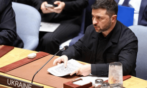 特朗普嘲讽普京，百万俄军都是“纸老虎”，这是被泽连斯基灌了迷魂汤？