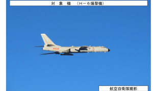 日本终于公布！我军轰炸机挂弹编队穿越宫古海峡，直扑关岛海域