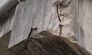 福建一县道桥梁4根桥墩3根开裂？当地交通局回应